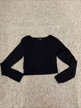 Offline by Aerie Black V-Neck Long Sleeve Cropped Top